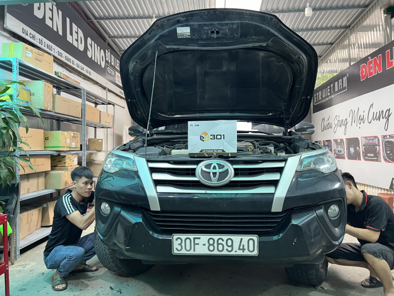 Độ đèn nâng cấp ánh sáng Nâng cấp bi Titan 301 cho xe Toyota Fortuner